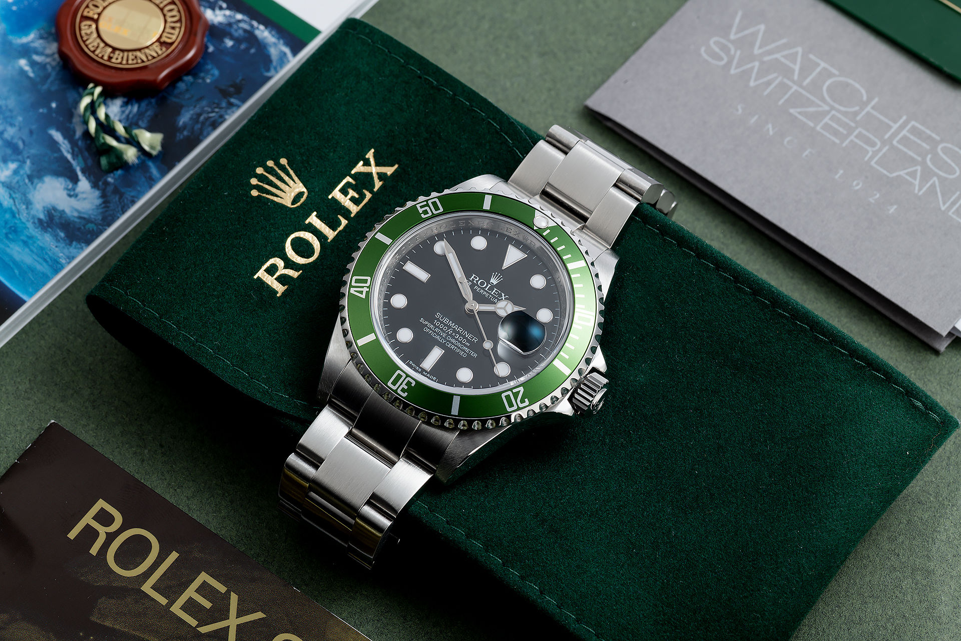 ref 16610LV | 'Complete Set' Box & Papers | Rolex Submariner Date