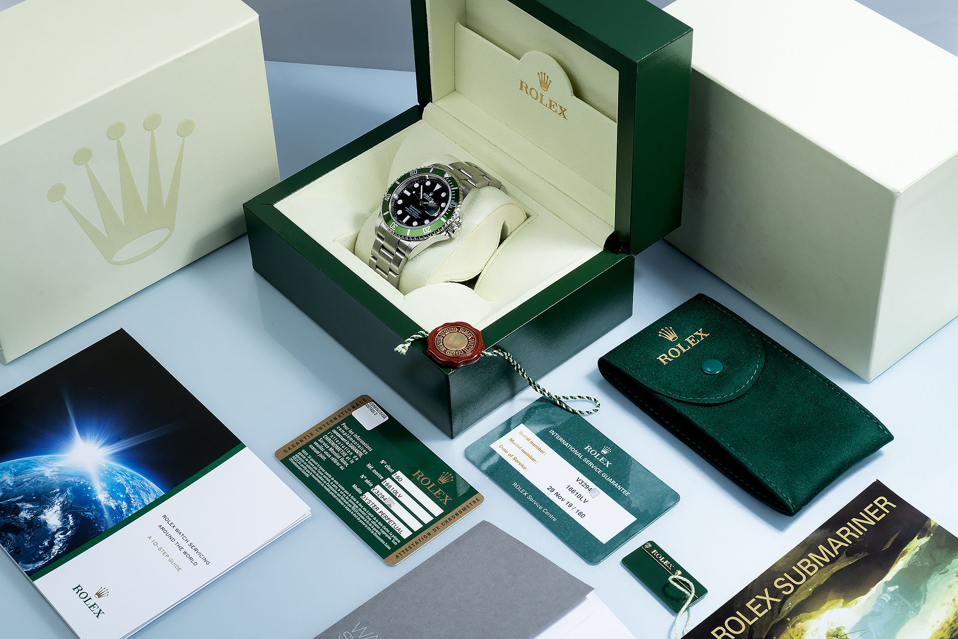 ref 16610LV | 'Complete Set' Box & Papers | Rolex Submariner Date