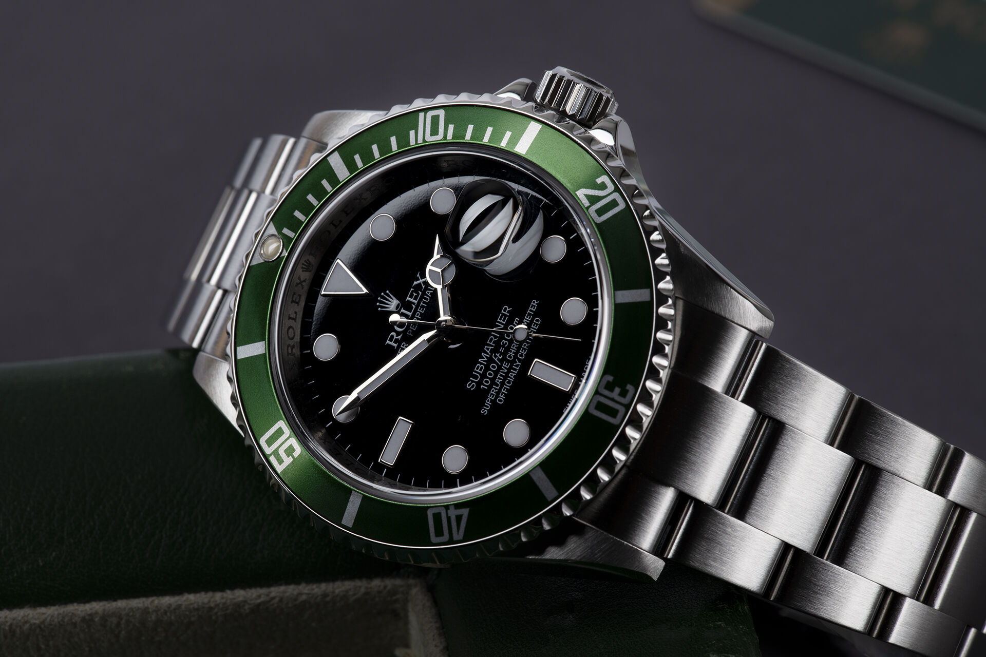 ref 16610LV | Full Set 'RRR' Green Bezel | Rolex Submariner Date