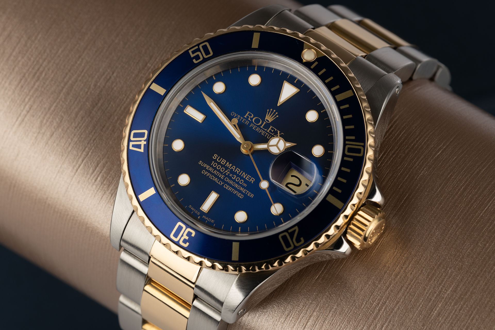 Gold & Steel "Box & Certificate" | ref 16803 | Rolex Submariner Date