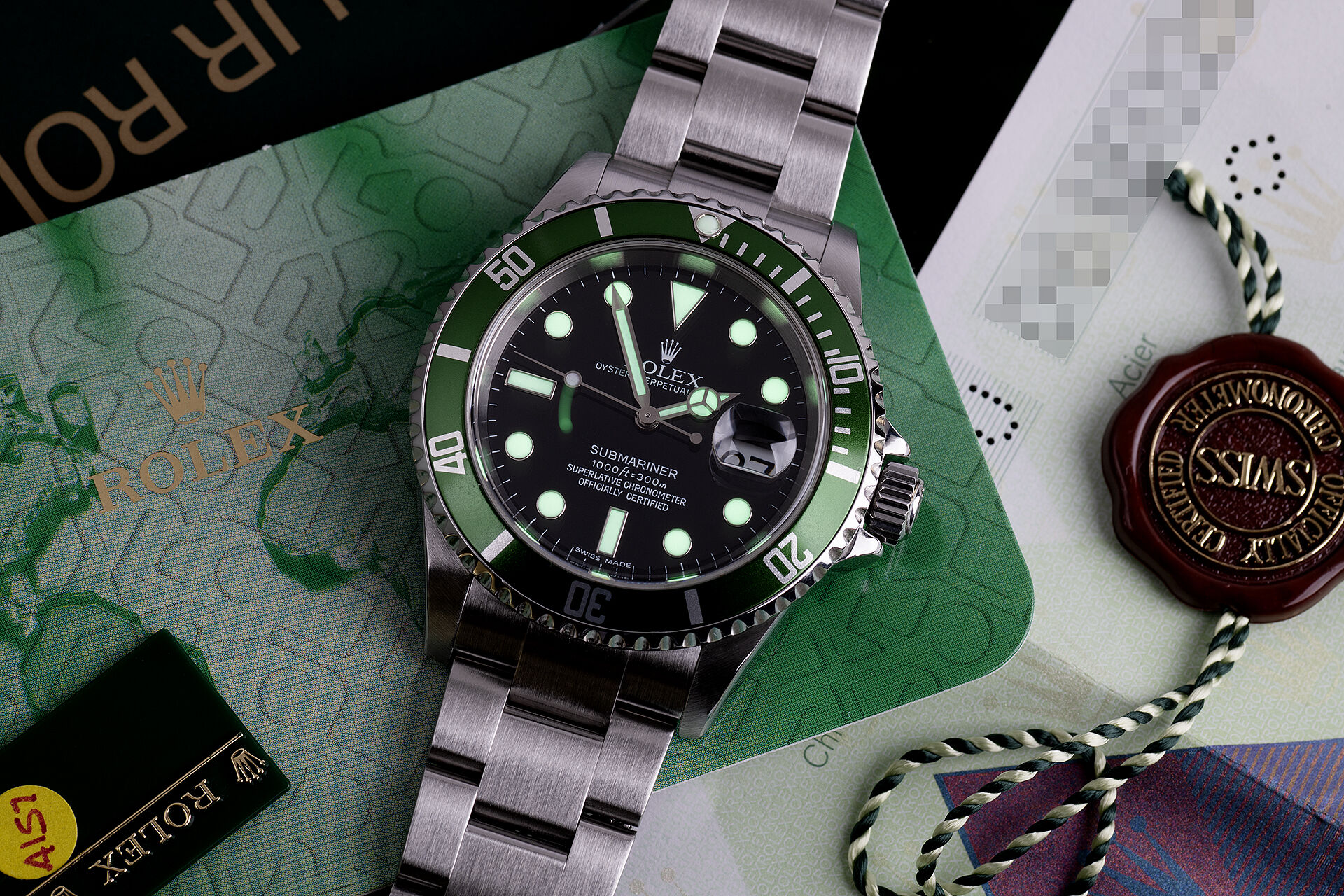 ref 16610 | UK Retailed - Full Set | Rolex Submariner Date