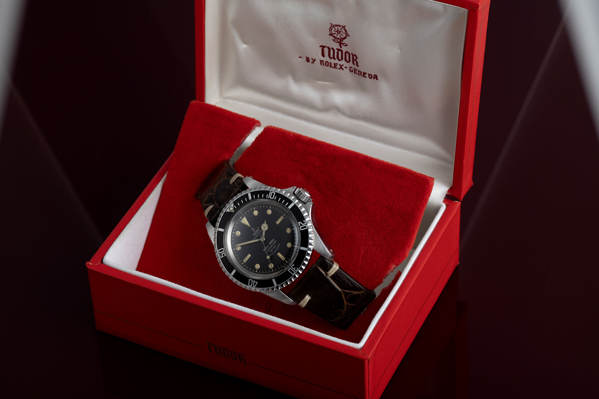 ref 7928 | Closed Chapter Ring | Tudor Submariner