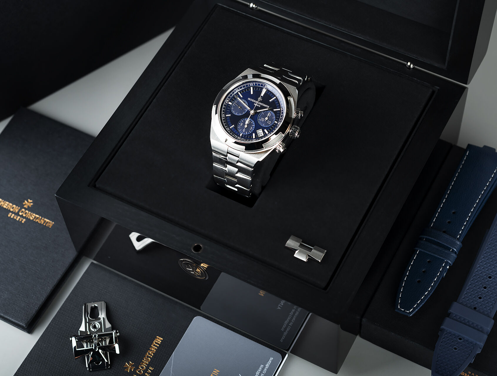 ref 5500V/110A-B147 | 5500V - Brand New | Vacheron Constantin Overseas Chronograph