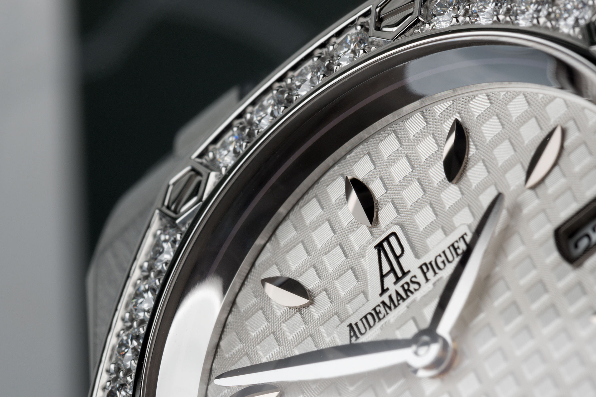 ref 67621ST.ZZ.1230ST.01 | Diamond Bezel 'Full Set' &nbsp;| Audemars Piguet Royal Oak