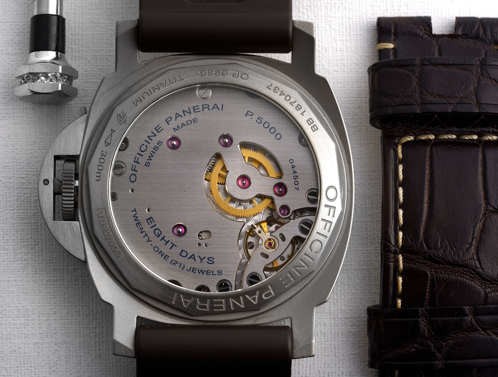 ref PAM 562 | Luminor Base | Panerai Luminor Base