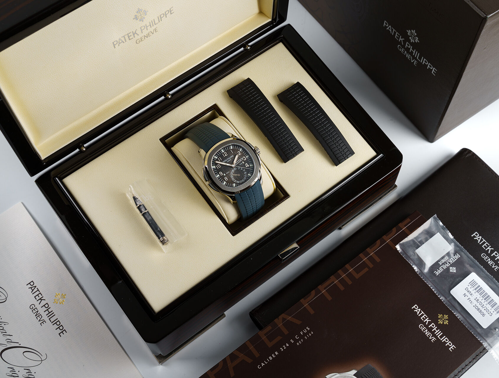 ref 5164A-001 | 5164A - Box & Certificate | Patek Philippe Aquanaut