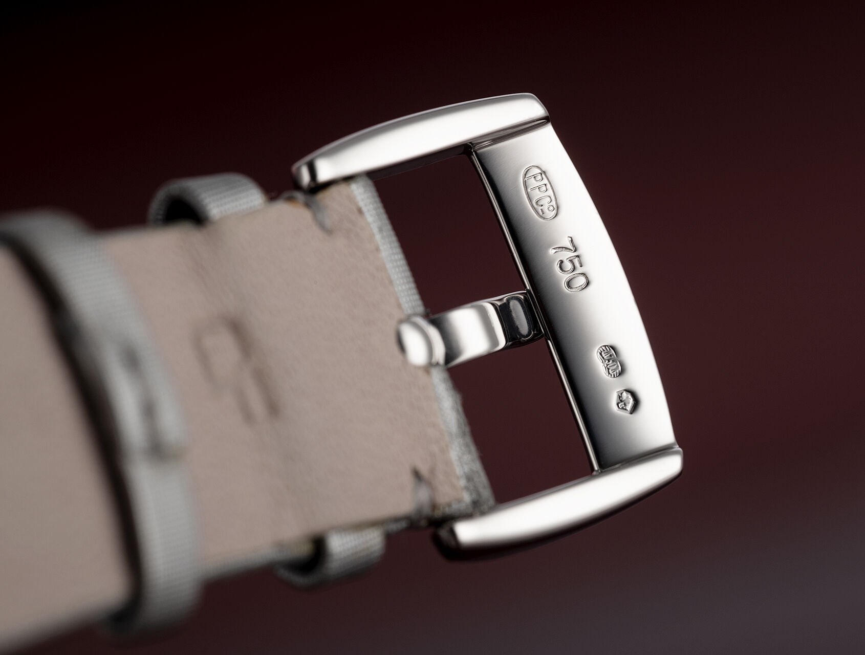 ref 4982G-001 | 4982G-001 - White Gold | Patek Philippe Gondolo