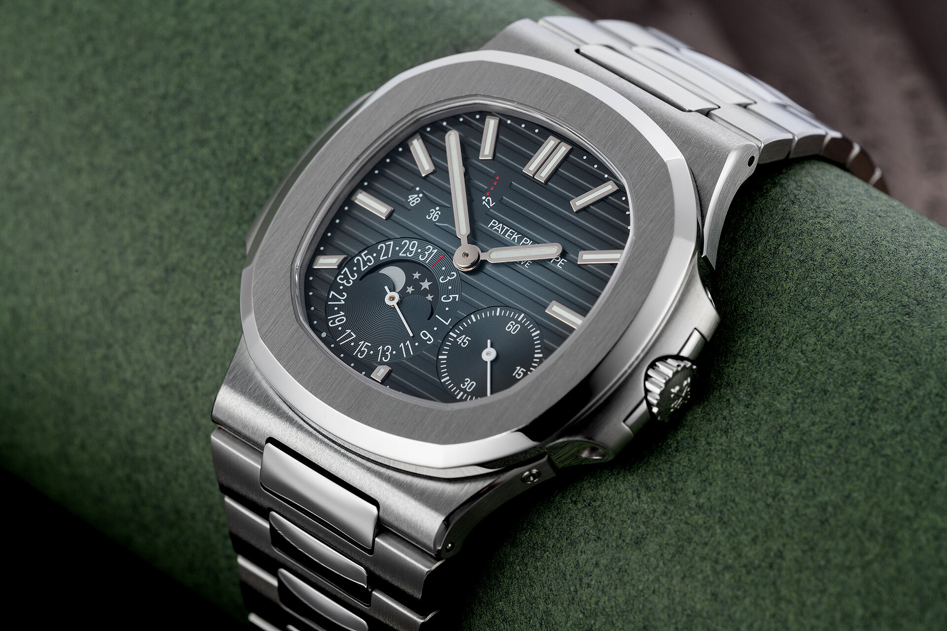 ref 5712/1A-001 | Box & Papers | Patek Philippe Nautilus