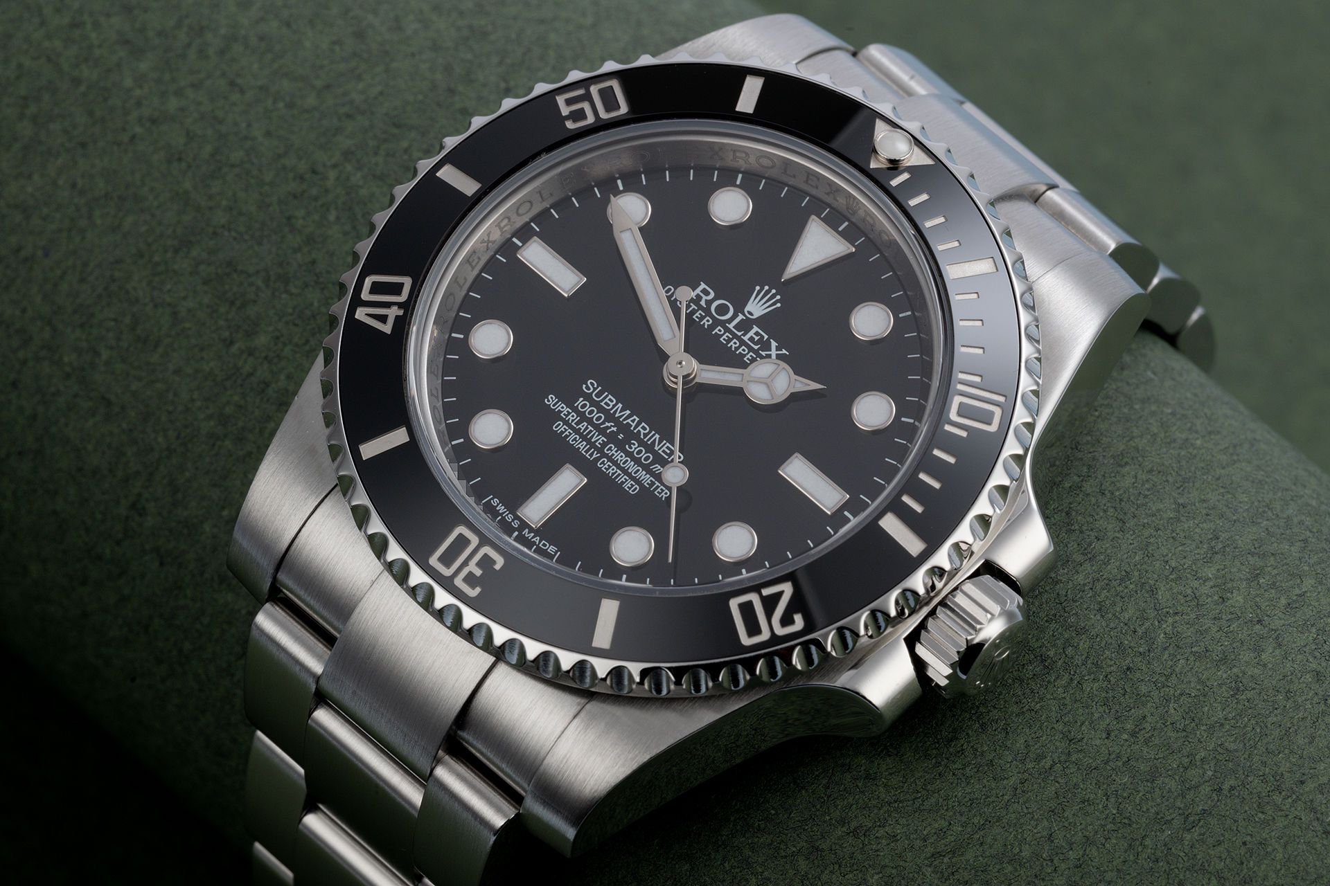 ref 114060 | 'Box & Certificate' | Rolex Submariner 